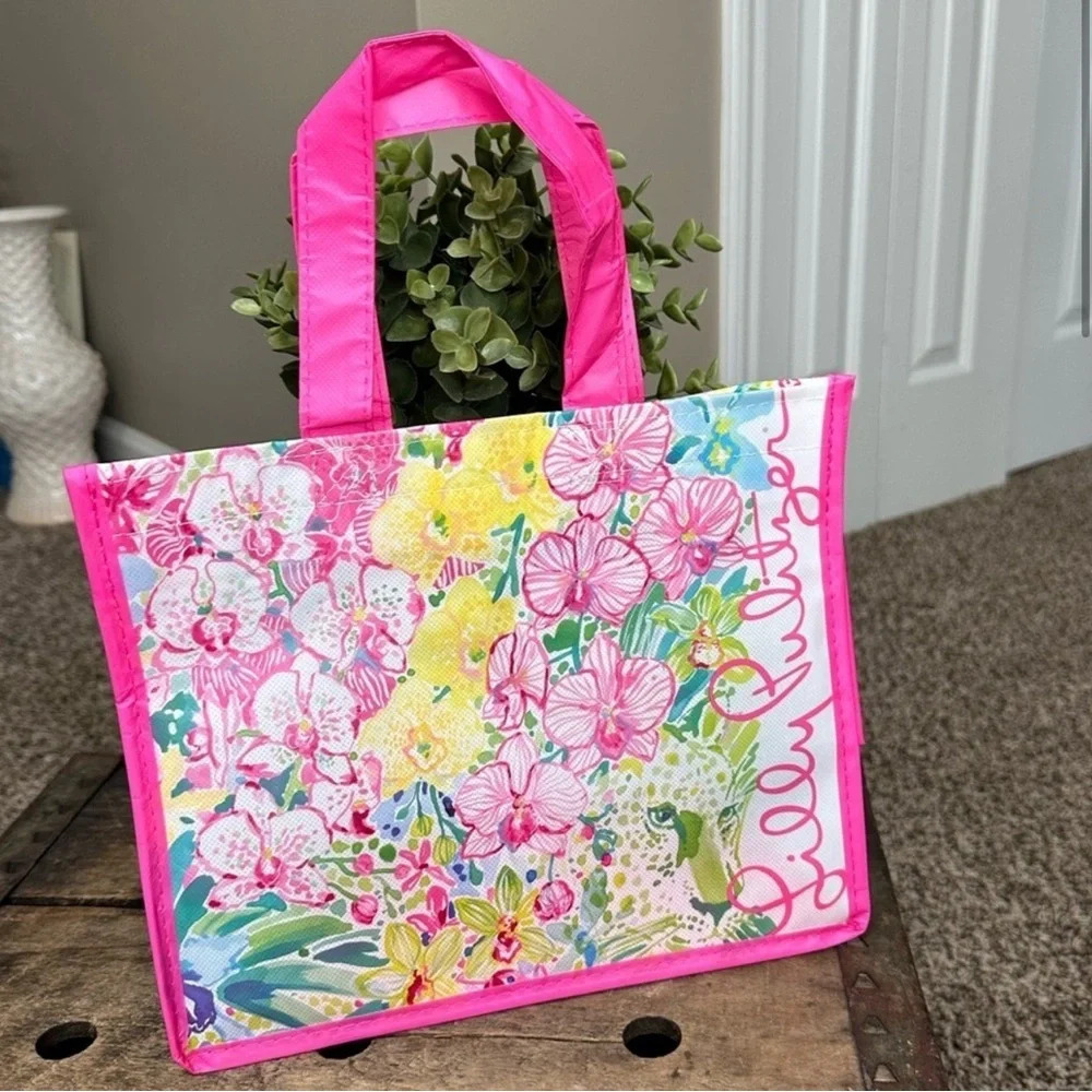 NWOT Lilly Pulitzer Floral Garden Pink Leopard
Reusable Plastic 11" x 9" Tote - Picture 4 of 6